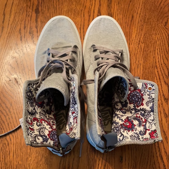 Women’s Vans “Off the Wall” Hightop Shoes - Picture 2 of 4